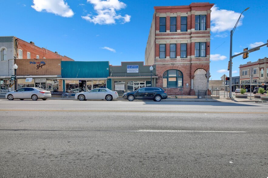 More Photos Of 202 N Main St, Taylor Loft Creative Space For Sale