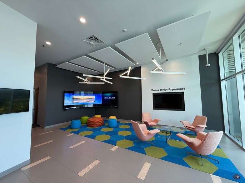 More Photos Of 1110 W Hibiscus Ave, Melbourne Flex For Lease