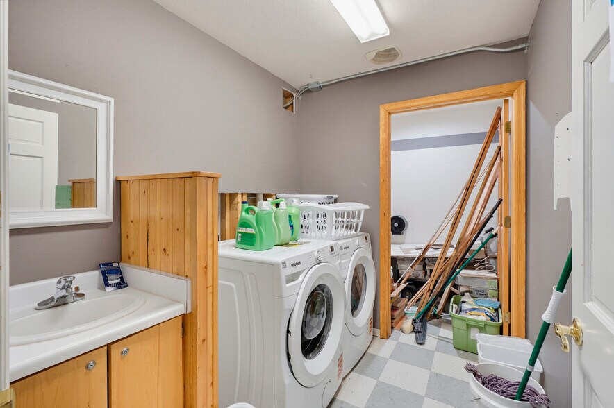 More Photos Of 158 Museum Dr, Hill City Restaurant For Sale