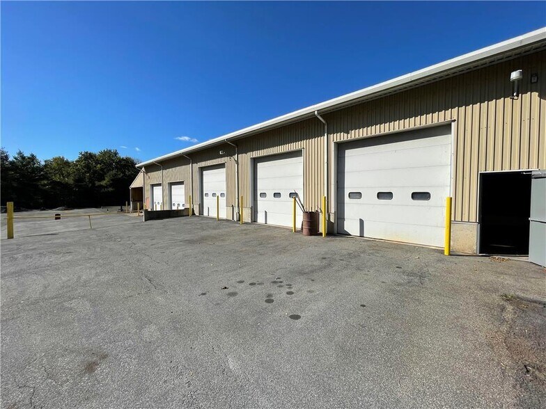 More Photos Of 190 Industrial Dr N, Easton Warehouse For Lease