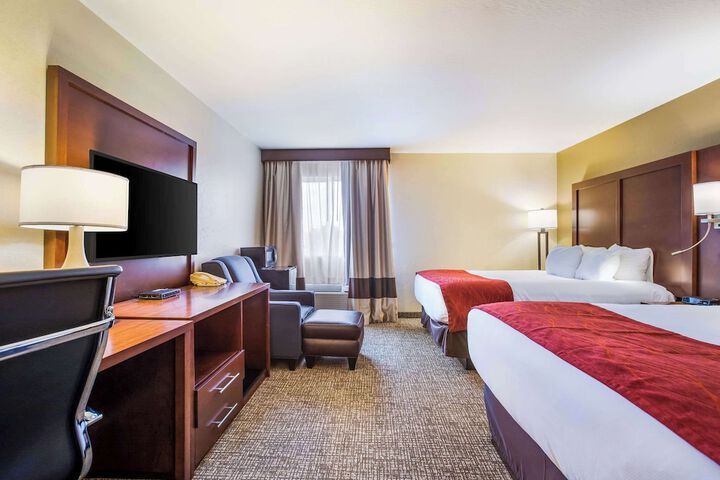 More Photos Of 730 E Xenia Dr, Fairborn Hotel For Sale