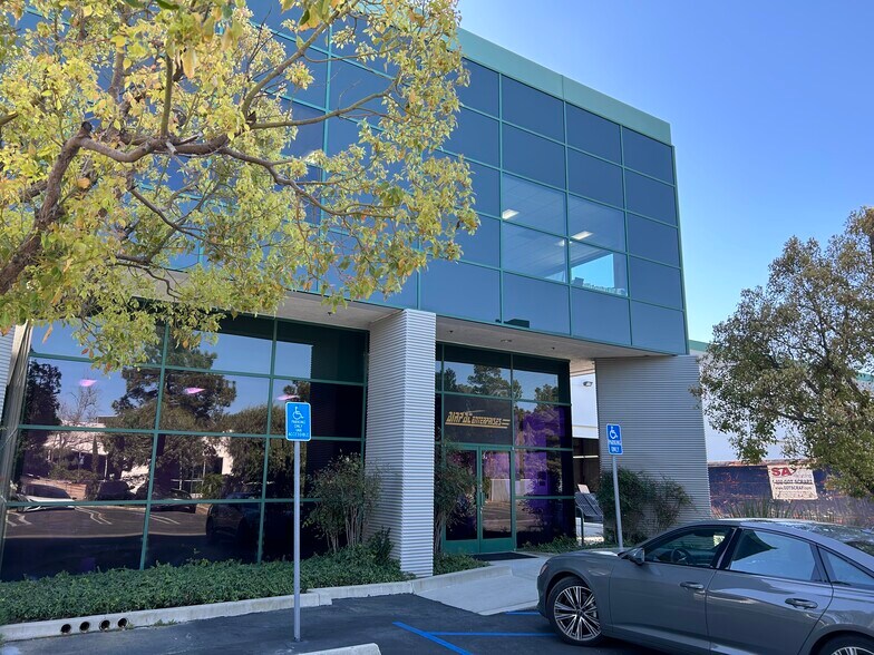 More Photos Of 12611 Encinitas Ave, Sylmar Warehouse For Lease