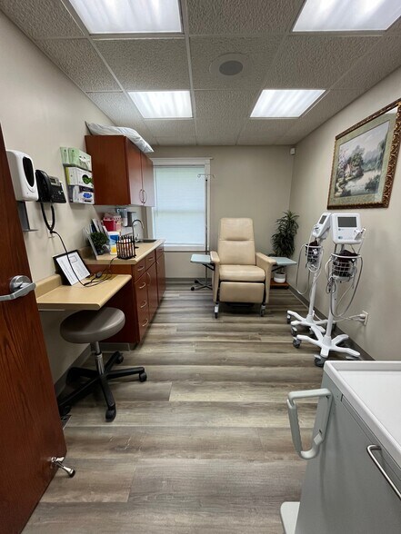 More Photos Of 600 Stony Brook Ct, Newburgh Medical For Sale