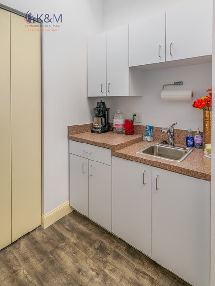 More Photos Of 459 Herndon Pky, Herndon Medical For Sale