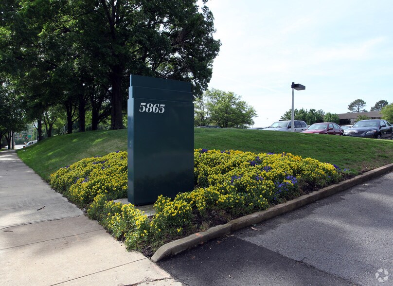 More Photos Of 5865 Ridgeway Center Pky, Memphis Office For Lease