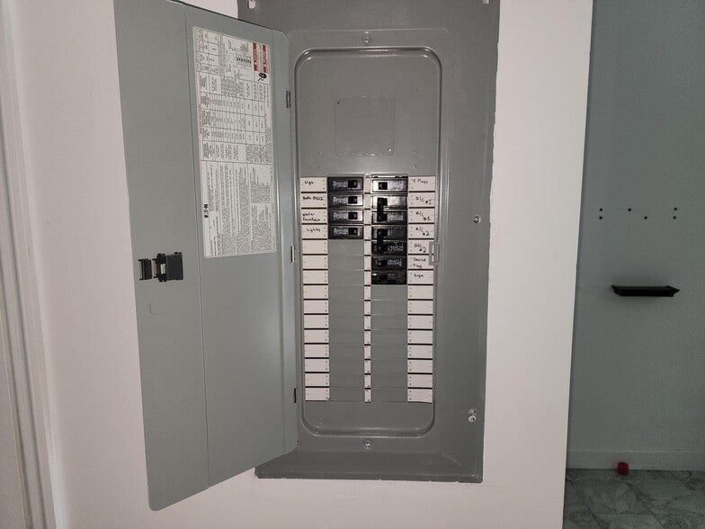 More Photos Of 501 Dr Martin Luther King Jr St N, Saint Petersburg Storefront Retail Office For Lease