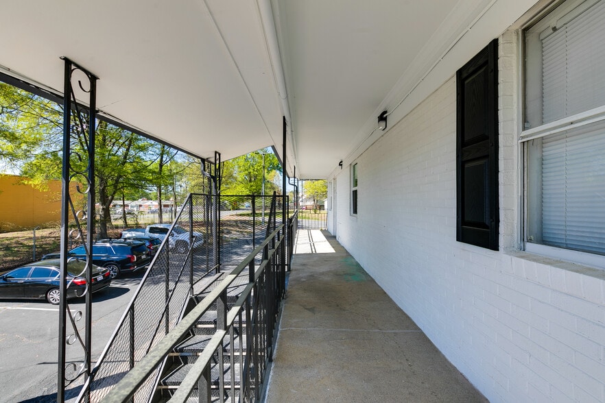 More Photos Of 37 Labrook Dr, Richmond Apartments For Sale