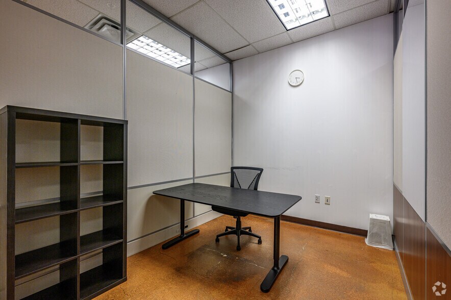 More Photos Of 4545 Spring Valley Rd, Farmers Branch Warehouse For Lease