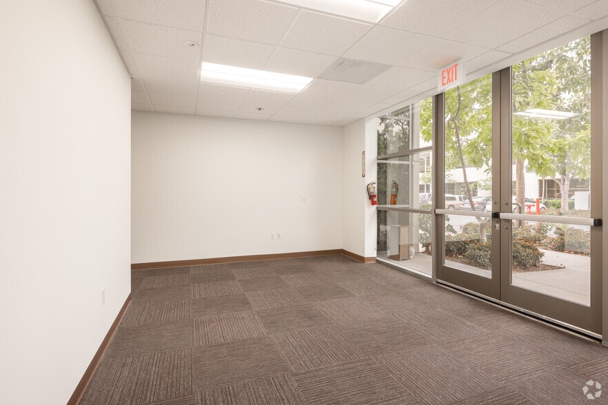 More Photos Of 61 Post, Irvine Flex For Sale