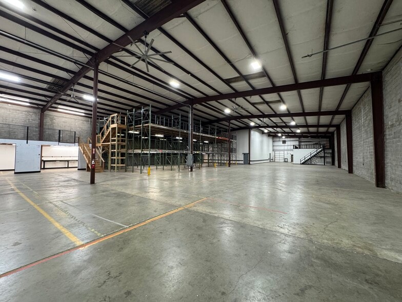 More Photos Of 7127 Cockrill Bend Blvd, Nashville Warehouse For Sale