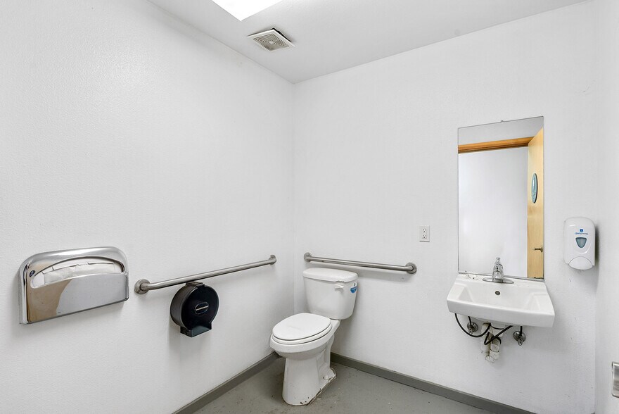 More Photos Of 2120 Loleta Ave, Corning Warehouse For Sale