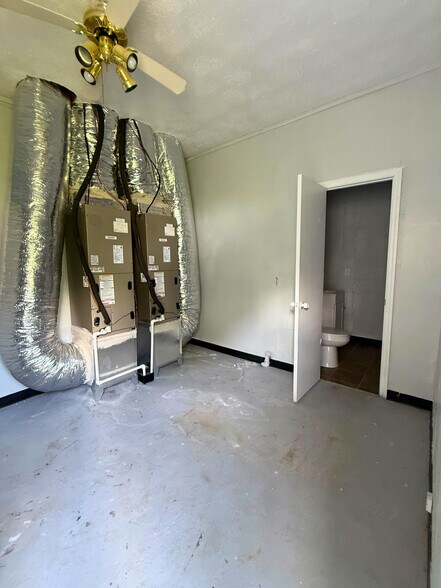 More Photos Of 3851 Harrington st, Oak Park Freestanding For Sale