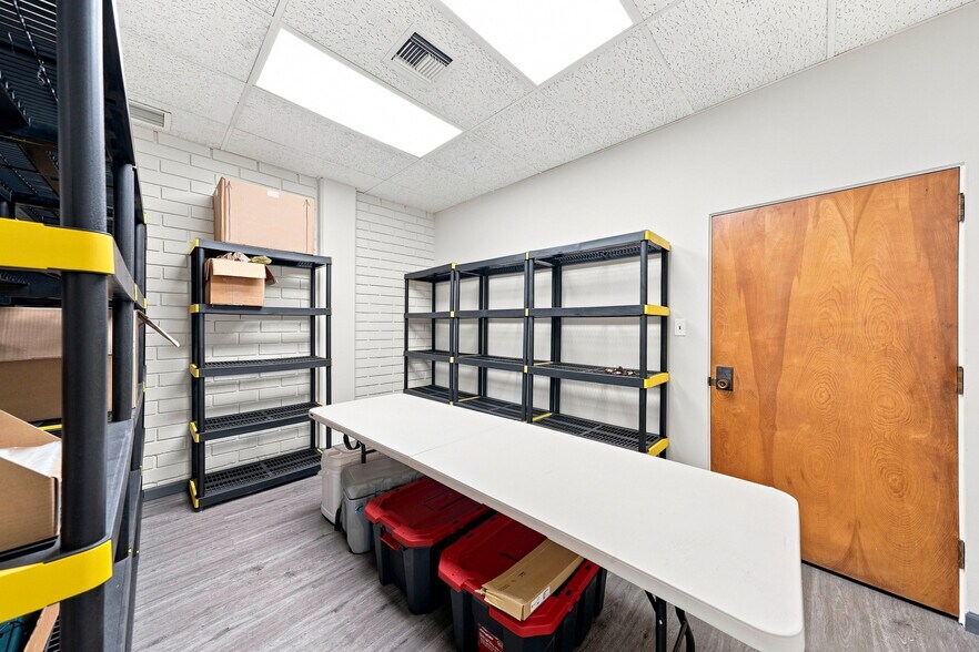 More Photos Of 2333 Beverly Blvd, Los Angeles Office For Lease