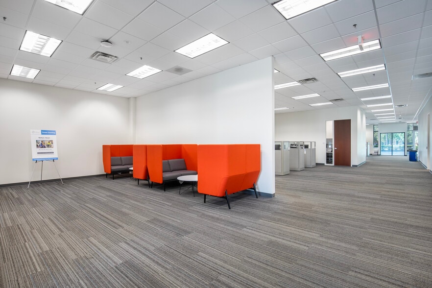 More Photos Of 70 S Keller Rd, Orlando Office For Sale