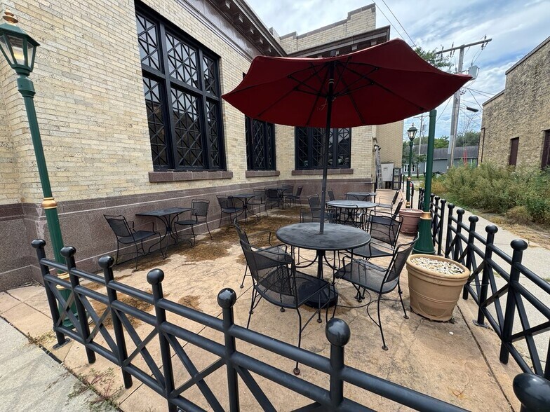 More Photos Of 134 W Jefferson St, Spring Green Restaurant For Sale