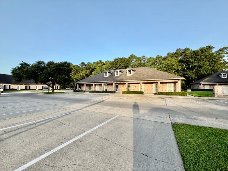 More Photos Of 3560 Delaware St, Beaumont Medical For Sale