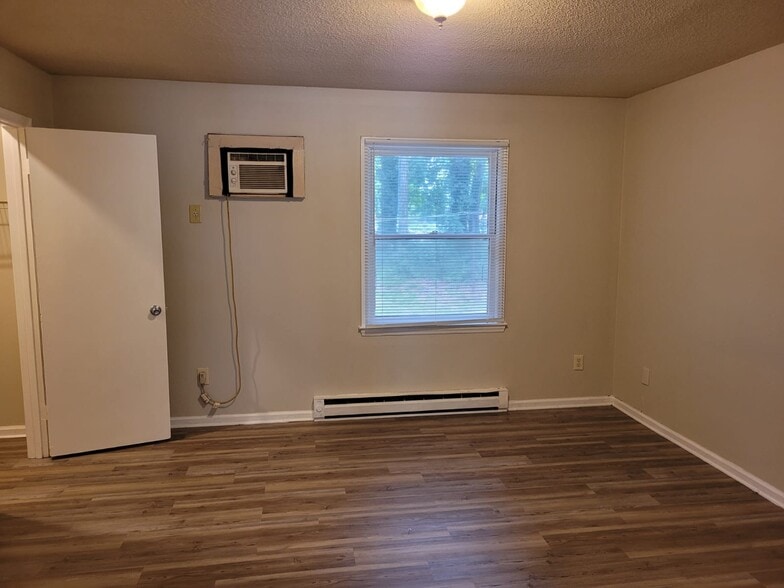 More Photos Of 2705 McArthur Dr, Greensboro Apartments For Sale