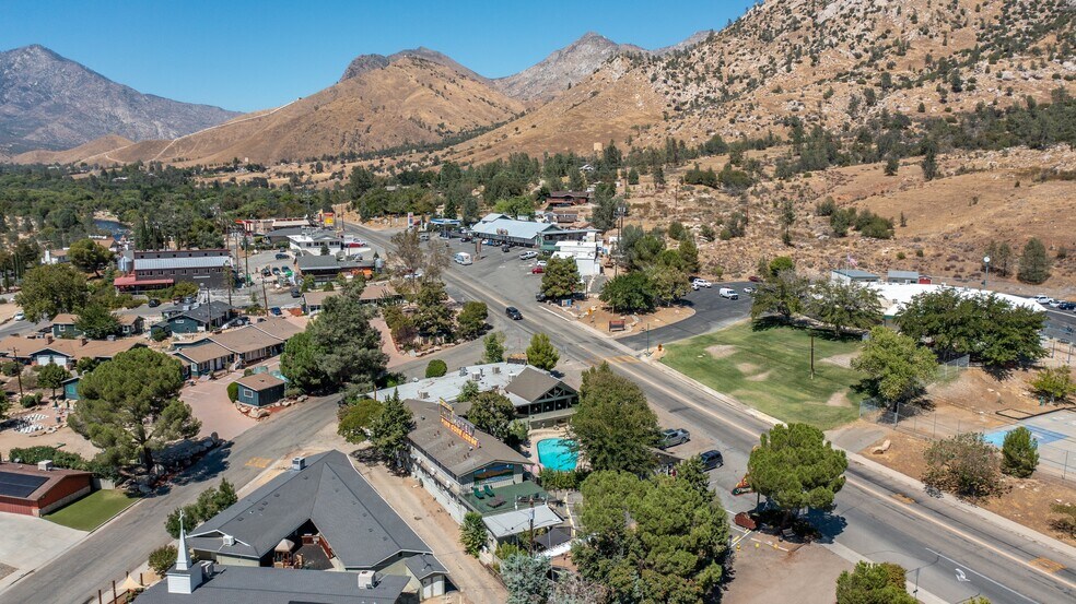 More Photos Of 13383 Sierra Way, Kernville Hotel For Sale