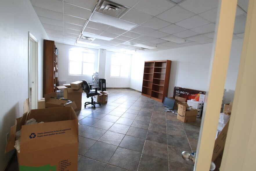 More Photos Of 5905 Winsome Ln, Houston Office For Sale