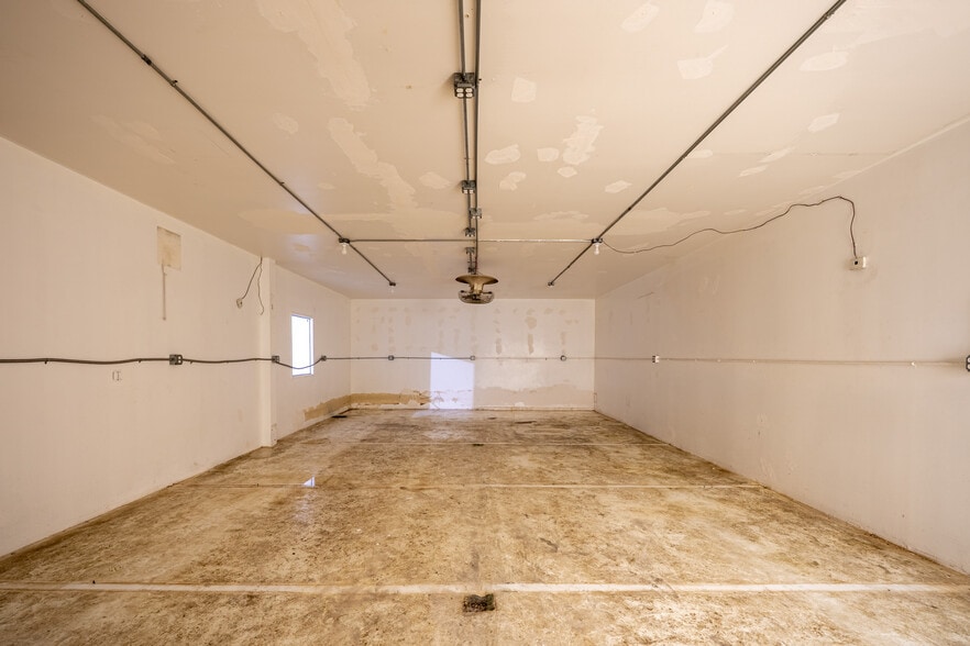 More Photos Of 5262 E Washington Blvd, Commerce Warehouse For Lease