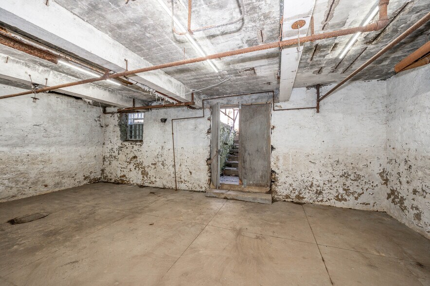 More Photos Of 1514 Kinney Ave, Cincinnati Warehouse For Sale