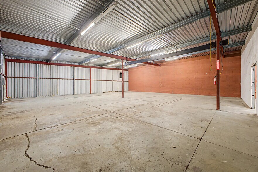 More Photos Of 3532 E Elwood St, Phoenix Warehouse For Lease