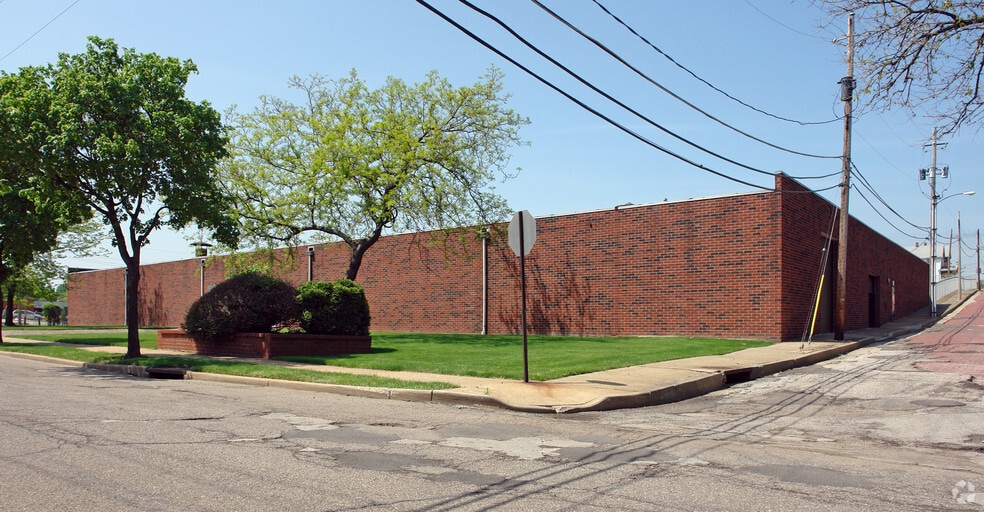 More Photos Of 1210 Sweitzer Ave, Akron Warehouse For Lease
