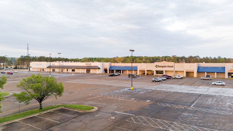 More Photos Of 2310-2318 Highway 45, Columbus Unknown For Lease