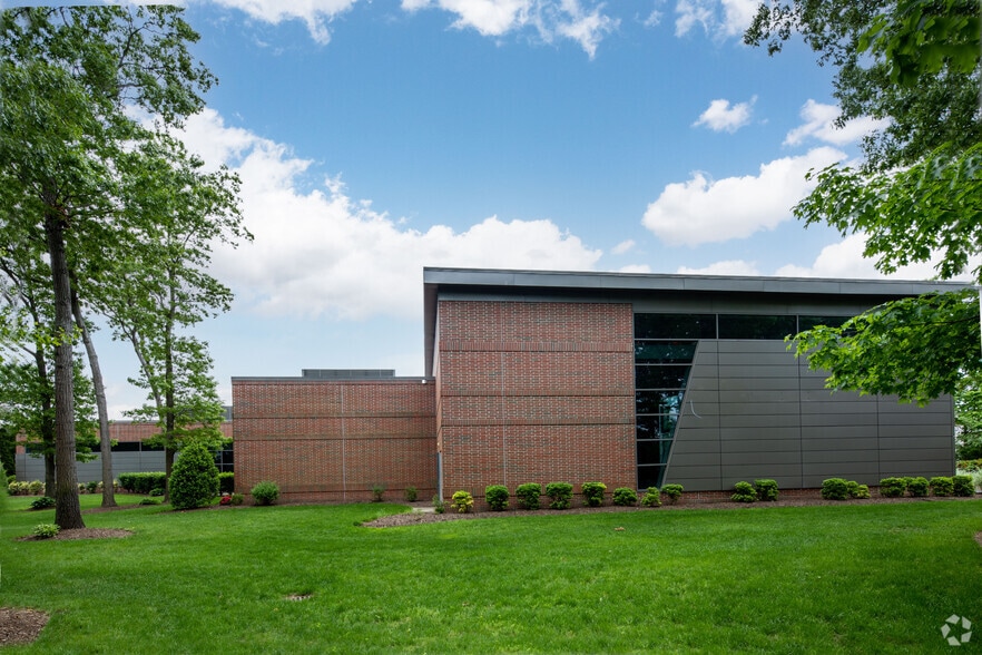 More Photos Of 5-10 Browns Rd, Nesconset Health Club For Lease