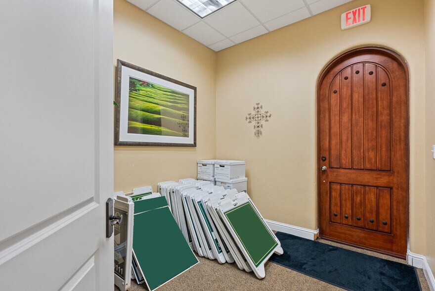 More Photos Of 829 San Benito St, Hollister Office For Sale