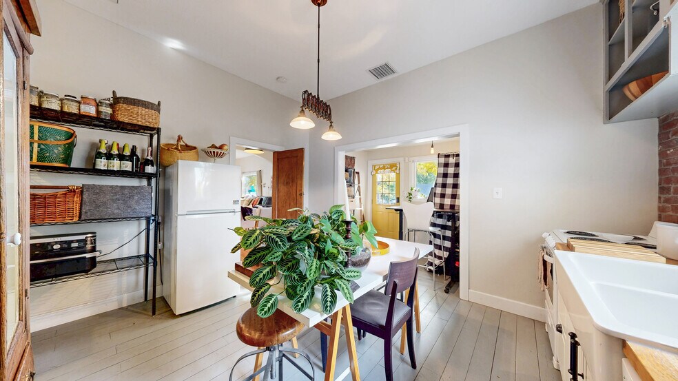 More Photos Of 100 W Cleveland St, Lafayette Office Residential For Sale