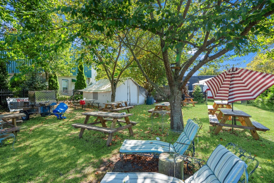 More Photos Of 20 Ackerson St, Bay Shore Freestanding For Sale