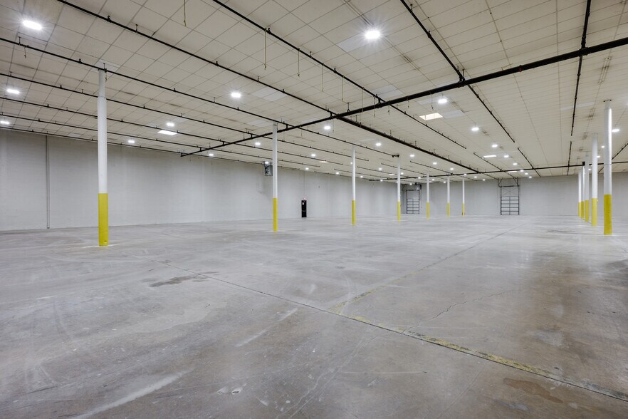 More Photos Of 5124 Sharp St, Dallas Warehouse For Sale