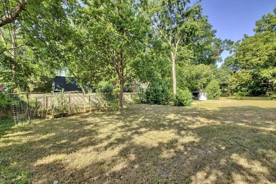More Photos Of 607-611 Nelray Blvd, Austin Land For Sale
