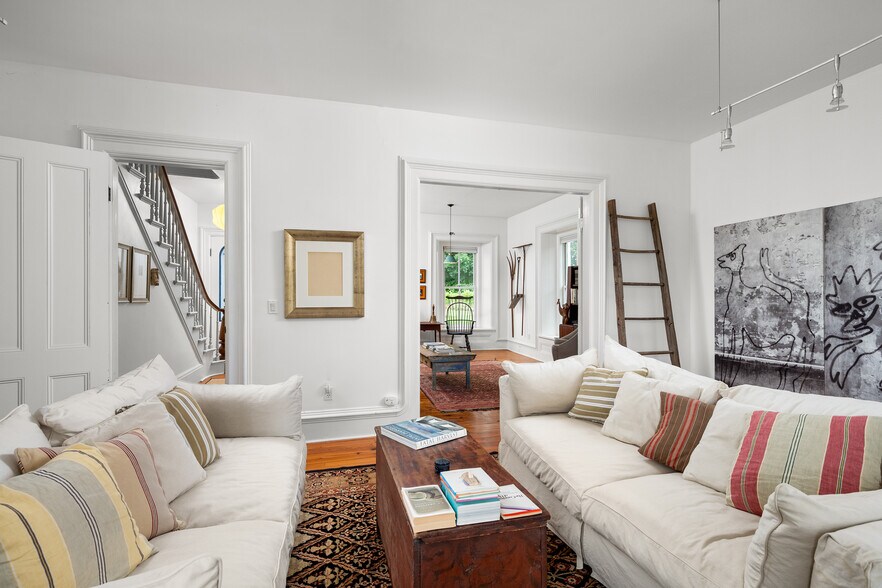 More Photos Of 9940 Middle Rd, Hammondsport Winery Vineyard For Sale