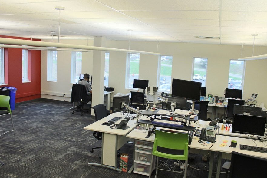 More Photos Of 148 Manitou Dr, Kitchener Office For Lease