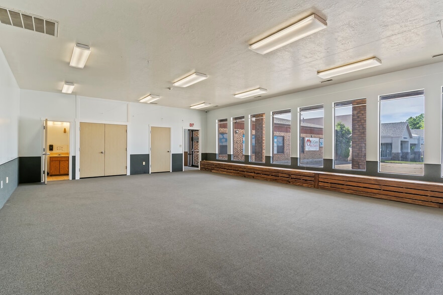 More Photos Of 2182 N Hill Field Rd, Layton Storefront Retail Office For Lease