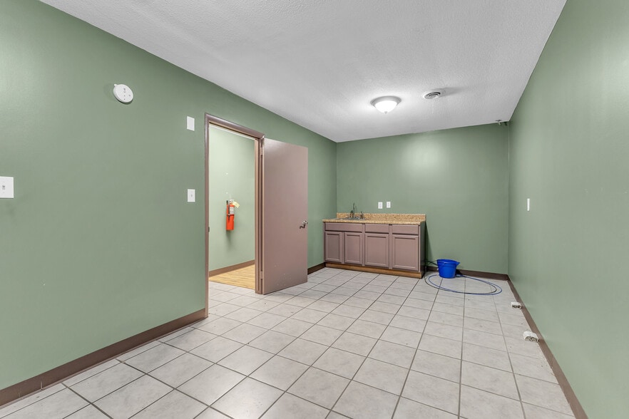 More Photos Of 60 2nd Ave SW, Taylorsville Healthcare For Sale