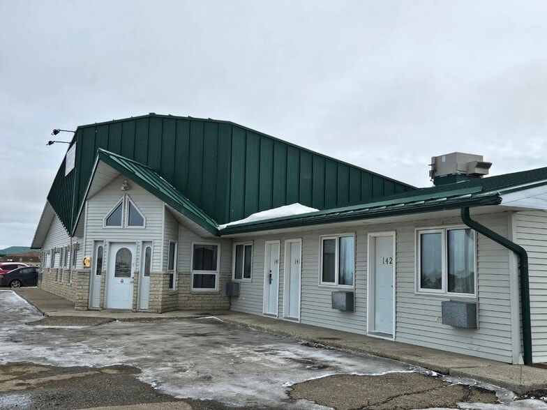 More Photos Of 238 Sims Ave, Weyburn Hotel For Sale