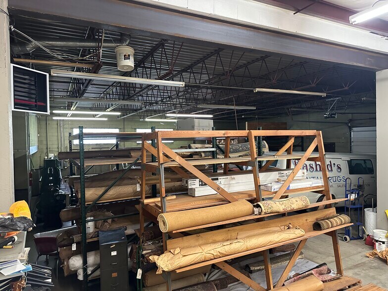 More Photos Of 1236 E Washington St, New Castle Showroom For Sale