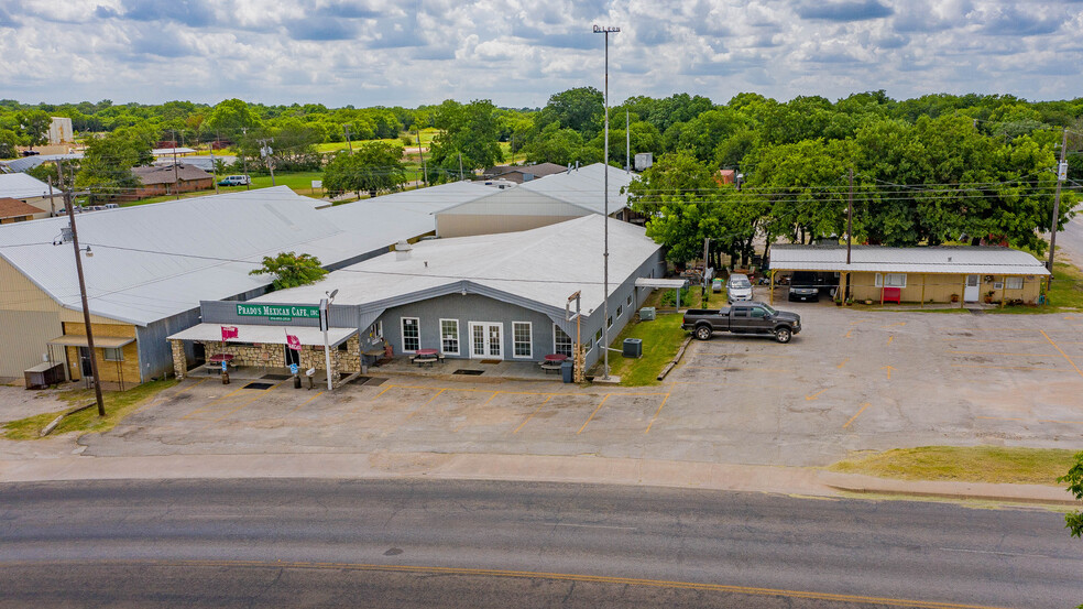 Primary Photo Of 424 N Texas St, De Leon Restaurant For Sale