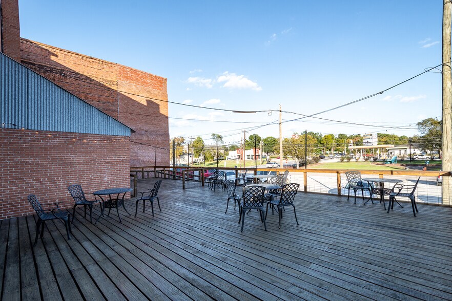 More Photos Of 318 N Washington Ave, Livingston General Retail For Sale