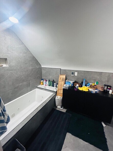 More Photos Of 26101 W Warren St, Dearborn Heights Flex For Lease