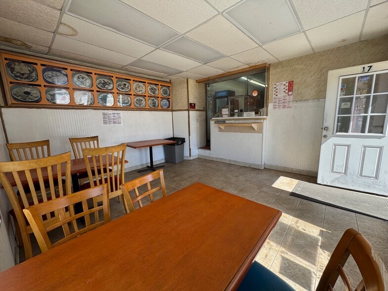 More Photos Of 17 Broadway, Gloucester City Restaurant For Sale