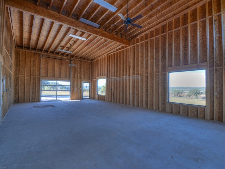More Photos Of 5526 N US Highway 281, Marble Falls Office For Sale
