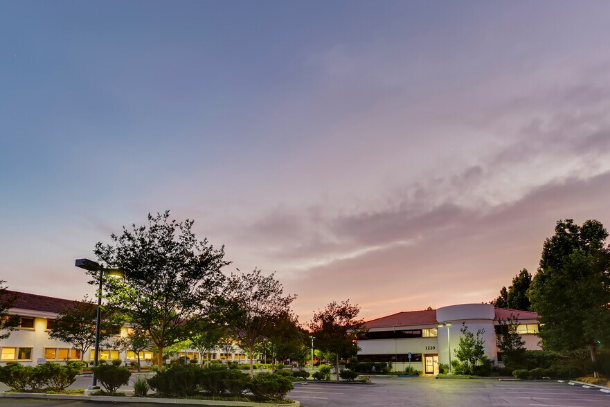 More Photos Of 1220 La Venta Dr, Westlake Village Medical For Lease