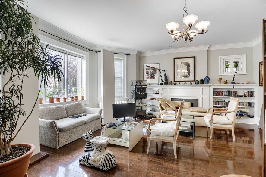 More Photos Of 4 Oriole Gdns, Toronto Apartments For Sale