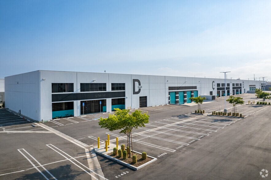 More Photos Of 2445-2460 E 12th St, Los Angeles Unknown For Lease