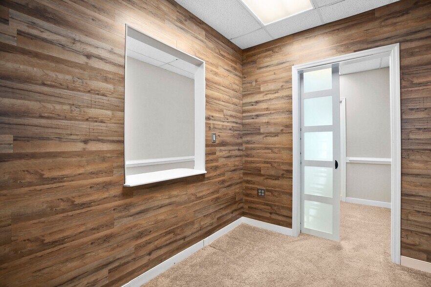 More Photos Of 10708 Ballantraye Dr, Fredericksburg Medical For Sale