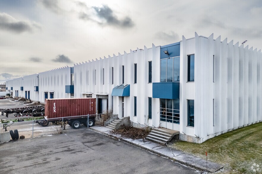 More Photos Of 1710-1750 Aut Transcanadienne, Dorval Distribution For Lease
